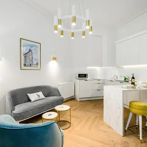 Luxurious Studio Old Town By Renters Apartament